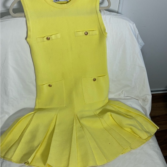 Zara yellow pleated knit dress with gold buttons size small - Picture 12 of 14
